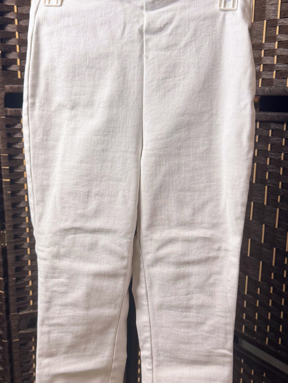 Fashion Nova Off-White Pull-On Capri Leggings